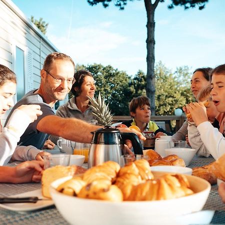 Mobil Homes Xxl2 4 Chambres - Camping Le Ranch Des Volcans Châtel-Guyon Exterior foto